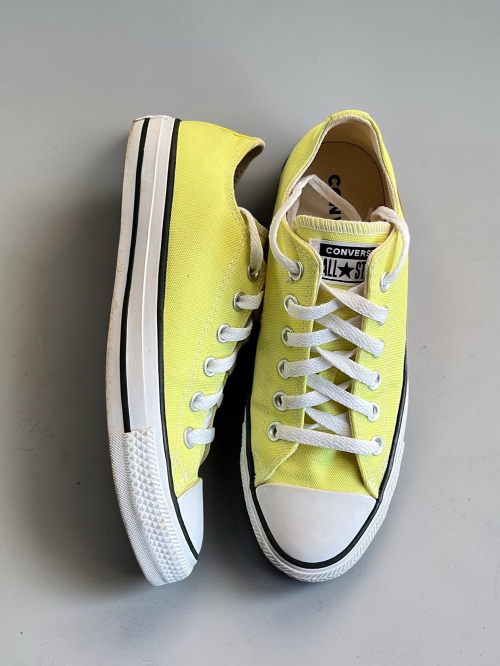 Converse Chuck Taylor All Star Low Light Yellow Women’s 8 Men’s 6